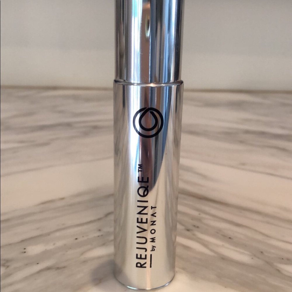 Monat Rejuvenique Oil